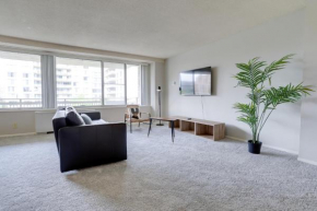 Spectacular 2/2 Apt @Crystal City With Gym